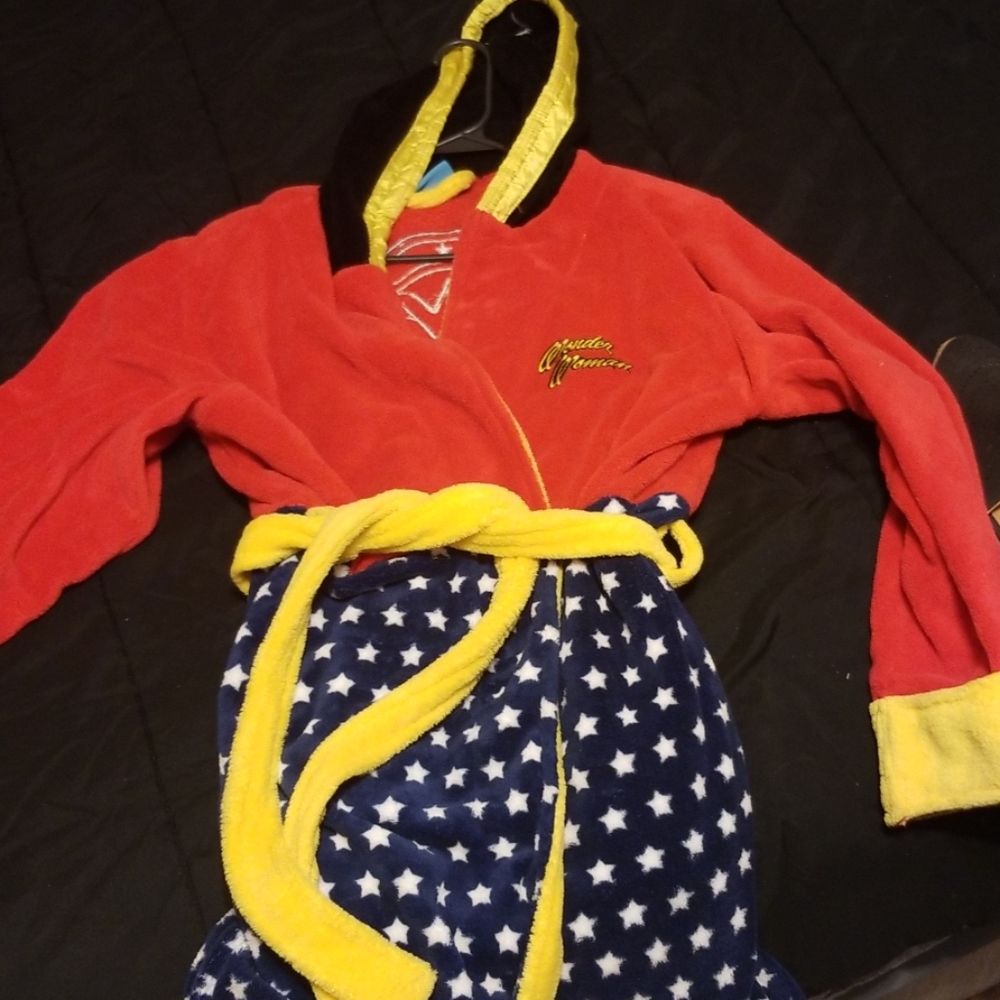 WONDER WOMAN Hooded Robe
